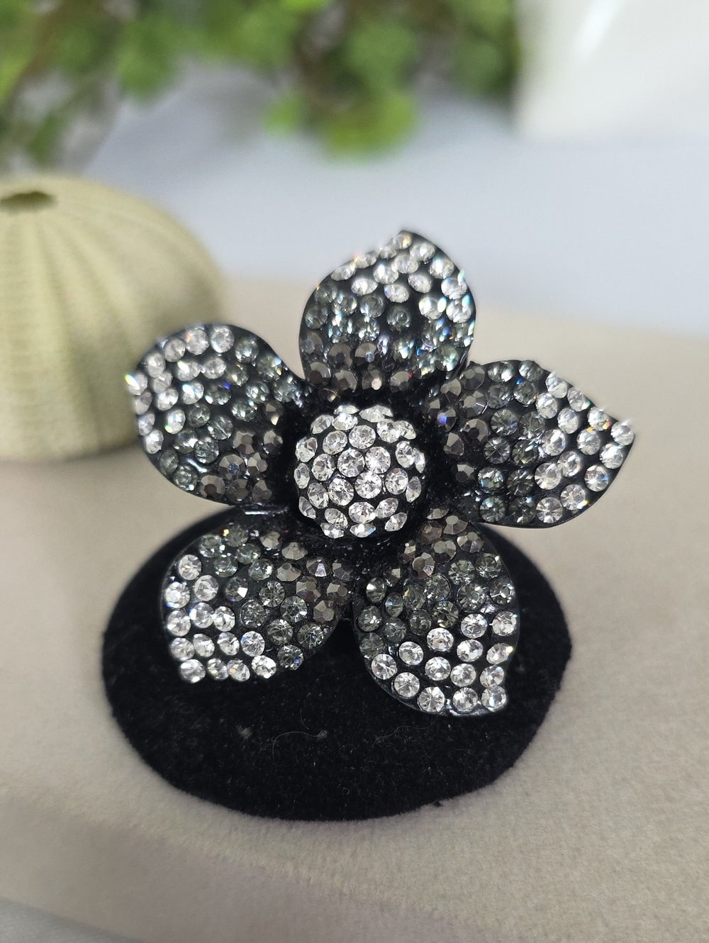 Statement Stretch To Fit Flower Ring